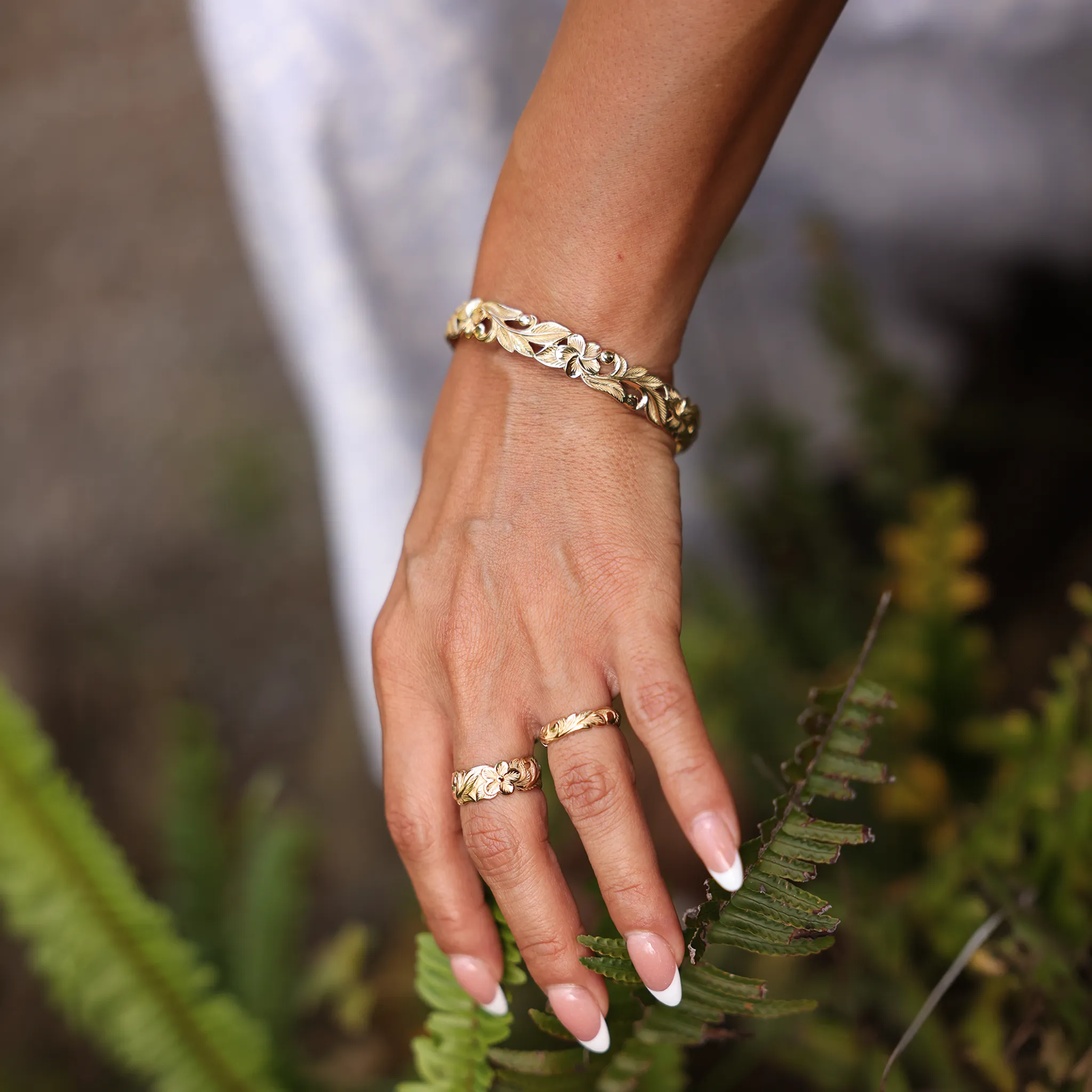 Hawaiian Heirloom Plumeria Bracelet in Gold - 8mm